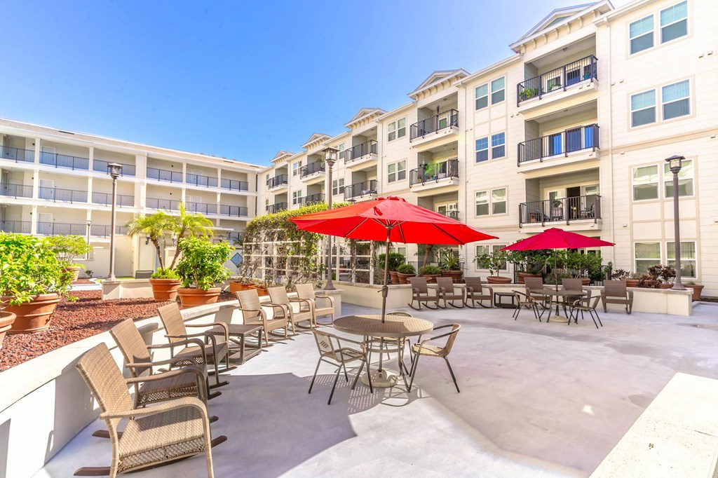 Harbours Edge Apartments, 420 4th Street South, St. Petersburg, FL